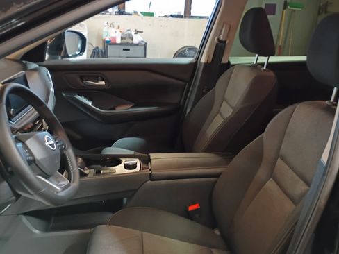 Used 2025 Nissan Rogue SV image 11