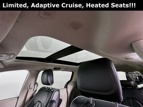 Used 2024 Chrysler Pacifica Limited image 23