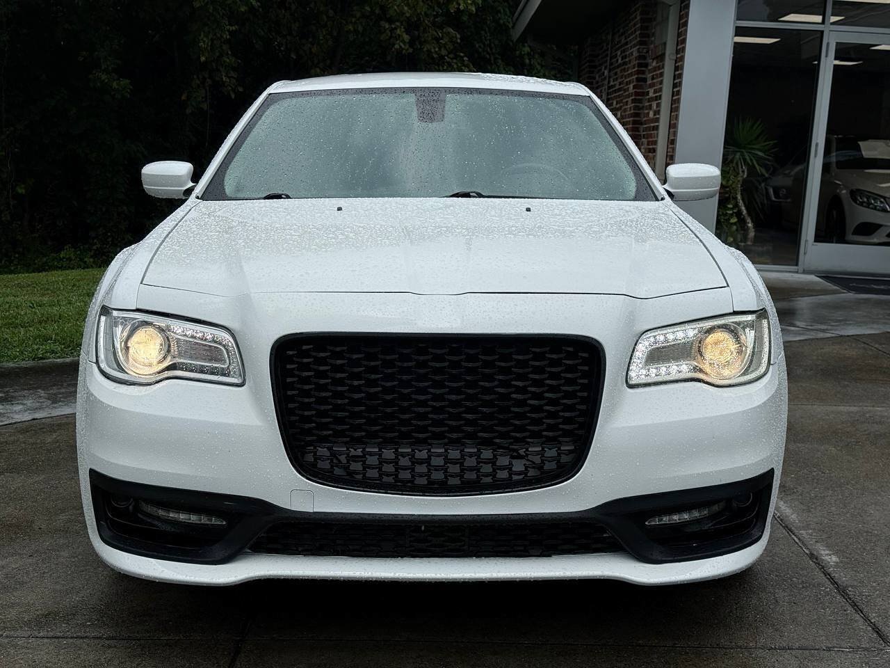 Used 2020 Chrysler 300 Touring w/ Driver Convenience Group RWD image 8