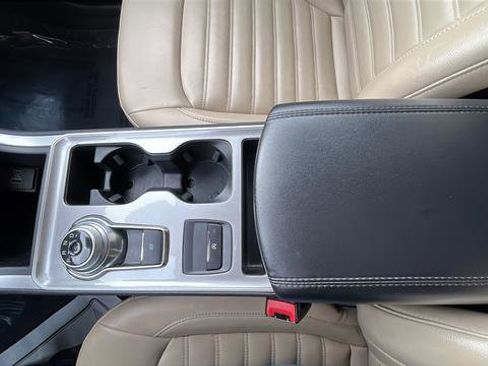 Used 2024 Ford Edge SEL image 18