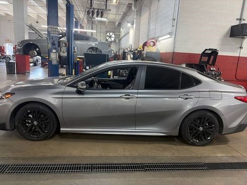 Used 2025 Toyota Camry SE w/ Convenience Package FWD image 3
