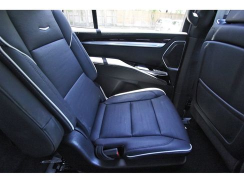 Used 2026 Cadillac Escalade Luxury AWD/4WD image 11