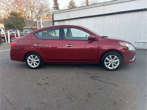 Used 2015 Nissan Versa SL image 8