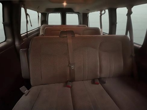 Used 2004 Chevrolet Express 3500 Extended Passenger w/ LS Preferred Equipment Group RWD image 18