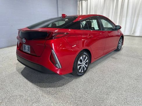 Certified 2021 Toyota Prius Prime LE FWD image 4