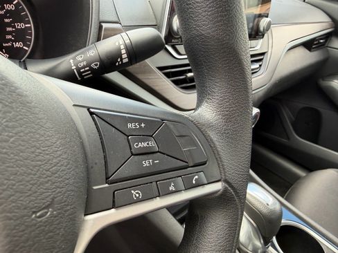 Used 2024 Nissan Altima 2.5 SV FWD image 32