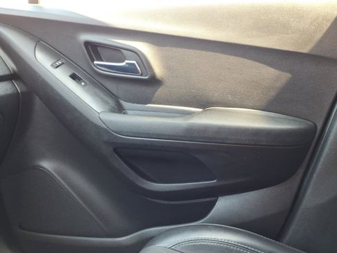 Used 2016 Chevrolet Trax LT w/ LT Convenience Package FWD image 27