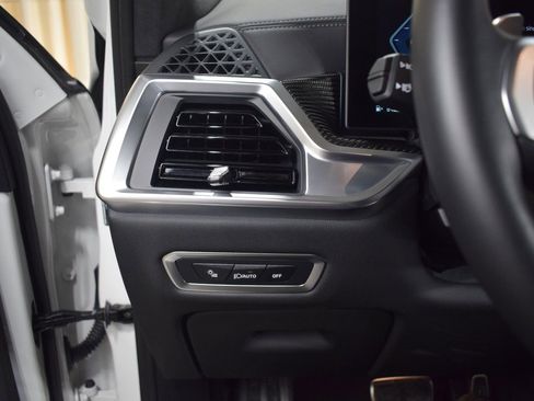 Used 2026 BMW X7 M60i image 31