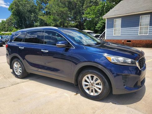 Used 2019 Kia Sorento FWD w/ LX Convenience Package image 3