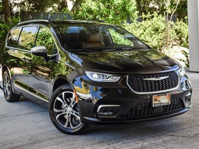 New 2025 Chrysler Pacifica Pinnacle