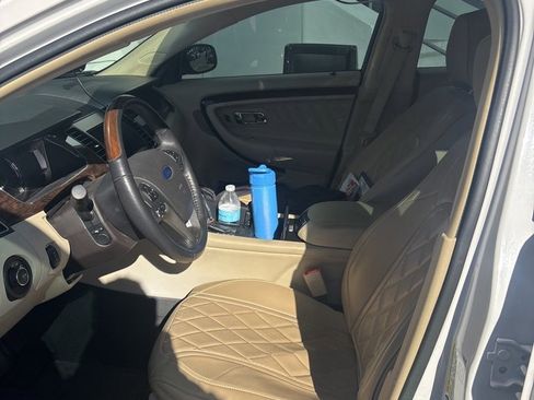 Used 2018 Ford Taurus Limited image 5