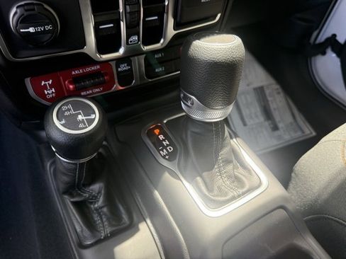 New 2025 Jeep Gladiator Mojave w/ Convenience Group image 22