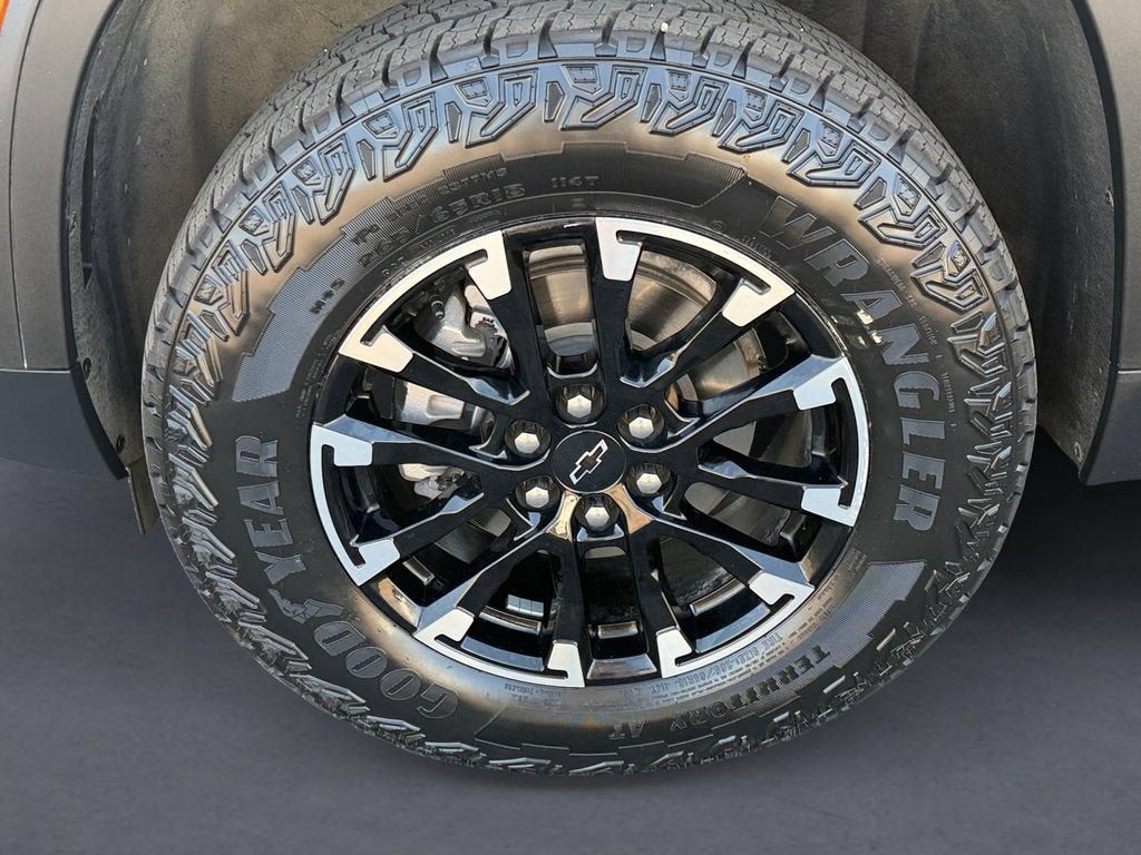 Used 2025 Chevrolet Traverse Z71 AWD/4WD image 9