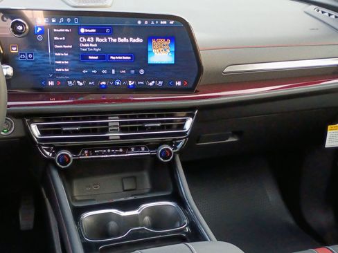 New 2026 Chevrolet Traverse RS image 20