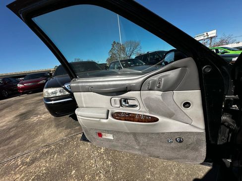 Used 1997 Lincoln Town Car Executive image 63