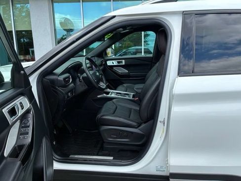Certified 2023 Ford Explorer Platinum w/ Technology Package AWD/4WD image 22