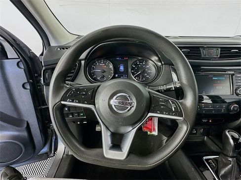 Used 2020 Nissan Rogue Sport S image 11