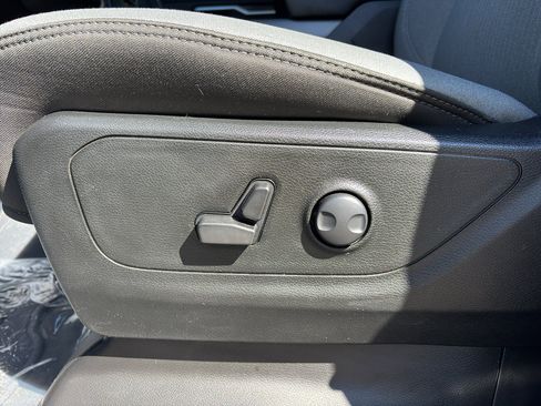 Used 2023 RAM 1500 Big Horn AWD/4WD image 16