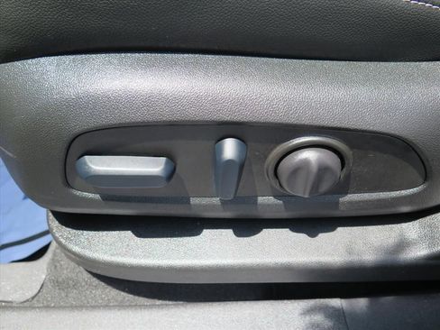 Used 2023 GMC Terrain SLT w/ Tech Package FWD image 13