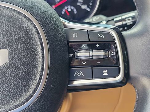 Certified 2024 Kia Carnival EX FWD image 22
