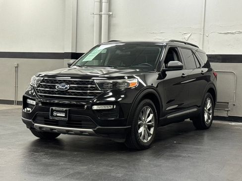 Used 2020 Ford Explorer XLT w/ Equipment Group 202A RWD image 5