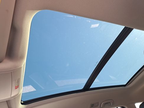 Used 2022 Volkswagen Atlas SEL R-Line image 29