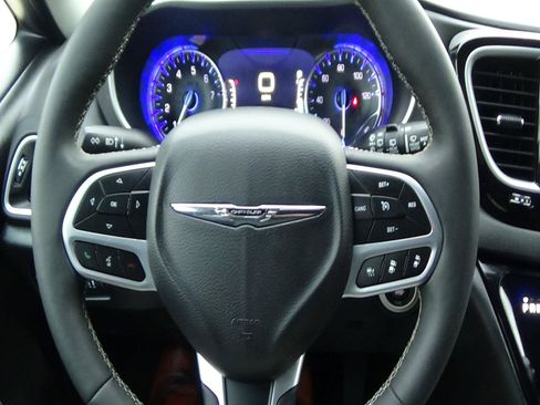 Certified 2025 Chrysler Pacifica Select FWD image 19
