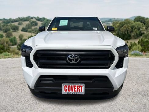 Used 2025 Toyota Tacoma SR AWD/4WD image 2