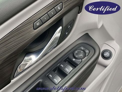 Used 2023 GMC Terrain SLT w/ Tech Package image 16