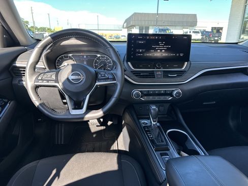 Used 2023 Nissan Altima 2.5 SV w/ SV Premium Package FWD image 15