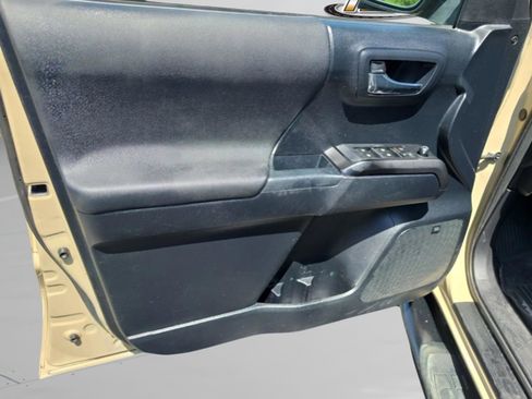 Used 2016 Toyota Tacoma TRD Sport image 13