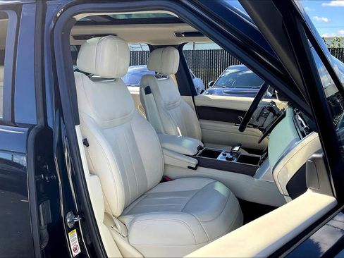 Used 2023 Land Rover Range Rover Long Wheelbase SE image 10