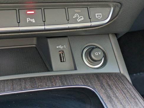 Used 2025 Audi Q5 e Premium Plus w/ Premium Plus Package AWD/4WD image 31