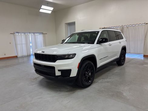 Used 2024 Jeep Grand Cherokee L Laredo AWD/4WD image 4