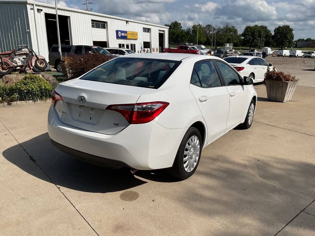 Used 2016 Toyota Corolla LE FWD image 9