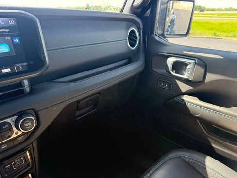Used 2024 Jeep Wrangler High Altitude AWD/4WD image 16