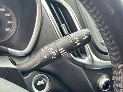 Used 2019 Chevrolet Equinox LT image 19