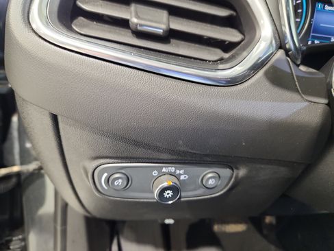 Used 2020 Chevrolet Equinox LT w/ Sport Edition image 13