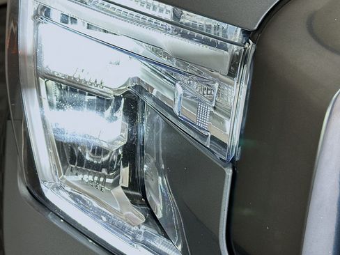Used 2021 GMC Sierra 1500 AT4 w/ AT4 Premium Package AWD/4WD image 9