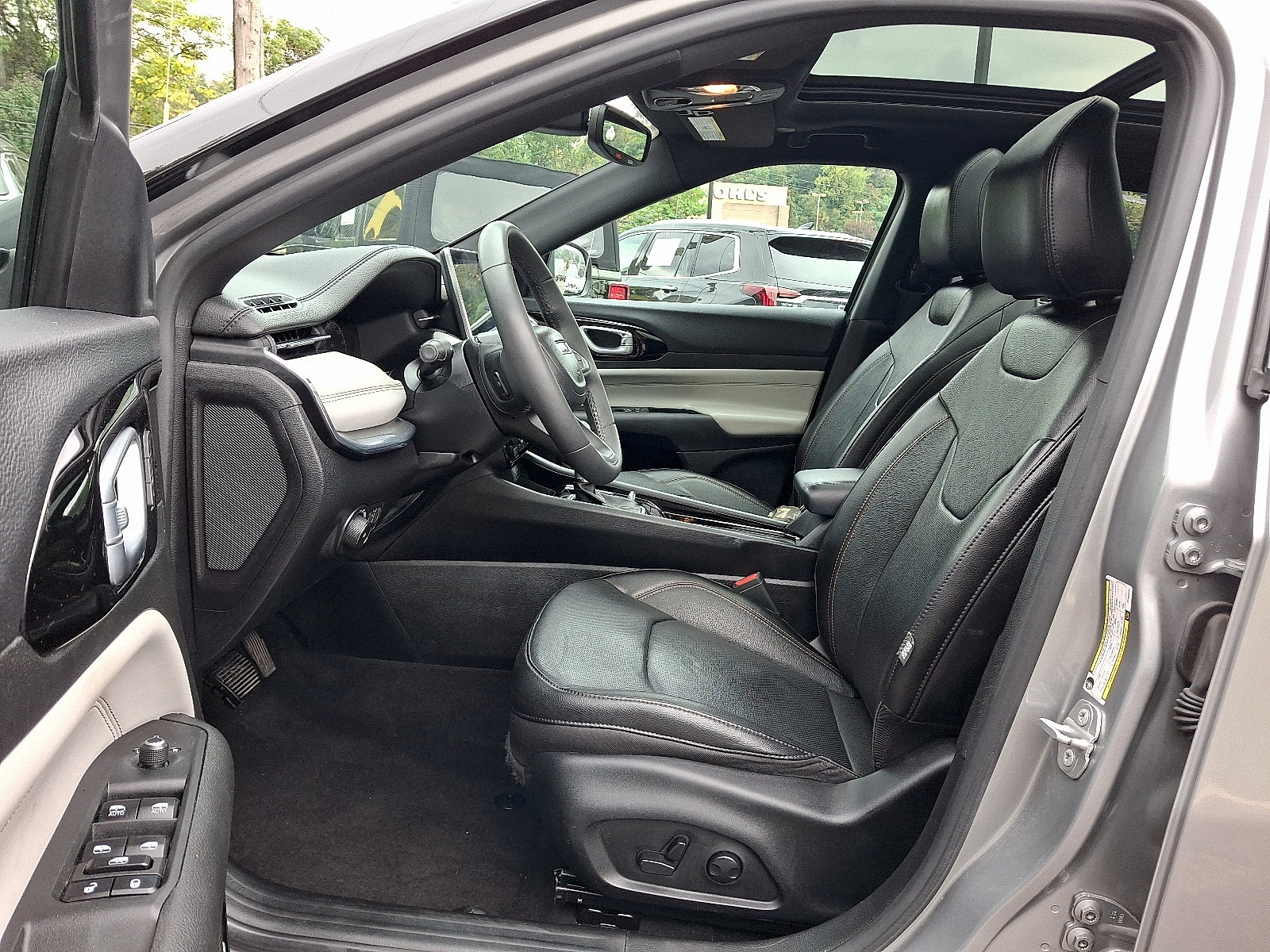 Certified 2023 Jeep Compass Limited w/ Elite Group AWD/4WD image 13