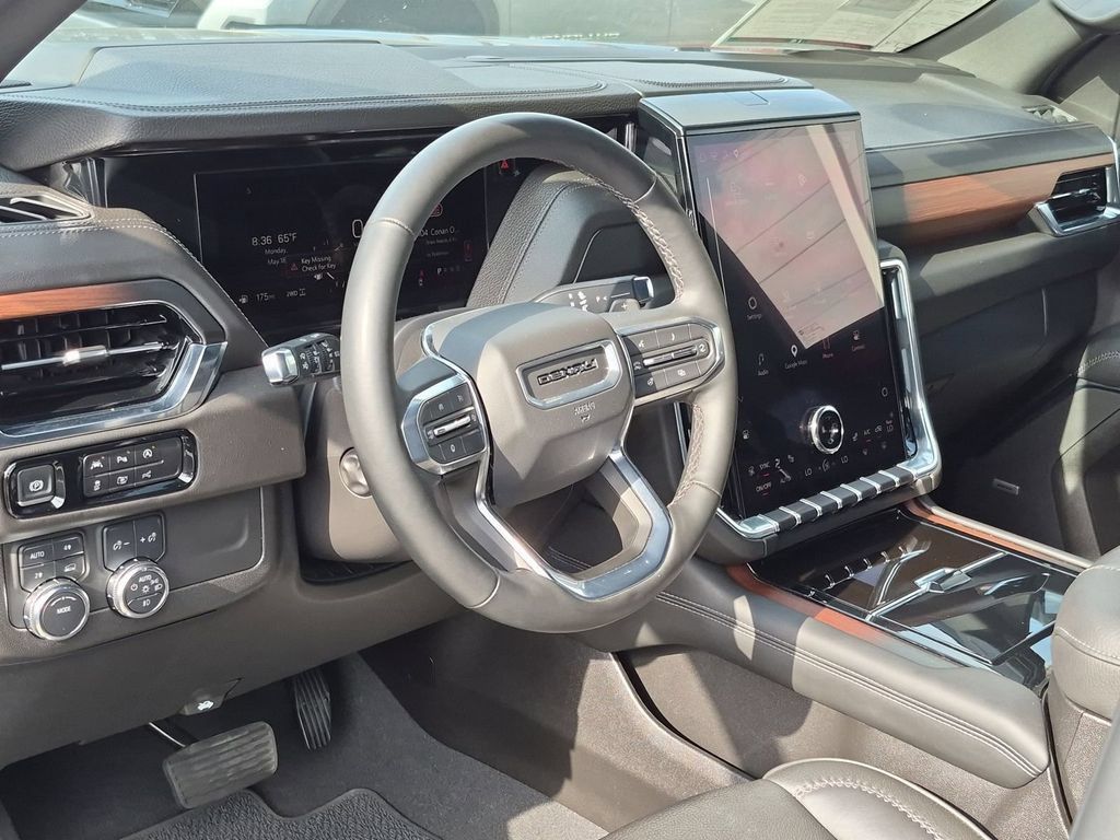 Used 2025 GMC Yukon Denali AWD/4WD image 2