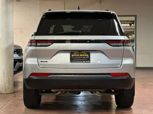 New 2026 Jeep Grand Cherokee Limited w/ Limited Altitude Package image 4