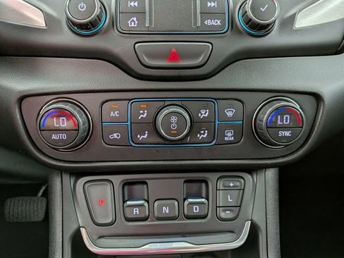 Used 2020 GMC Terrain SLE w/ Driver Convenience Package FWD image 21