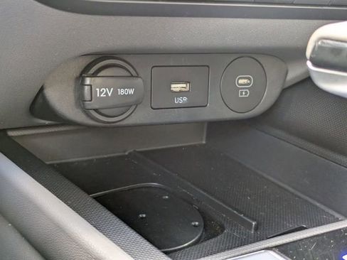 Used 2025 Hyundai Elantra SEL image 23