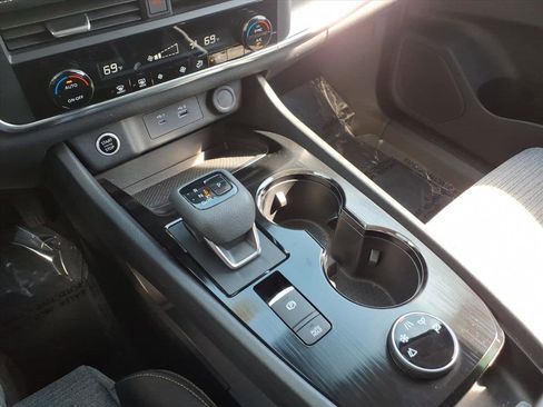 Certified 2023 Nissan Rogue SV image 23