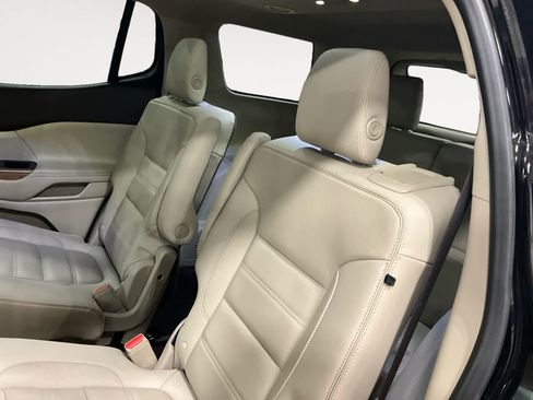 Used 2019 GMC Acadia Denali w/ Technology Package FWD image 13