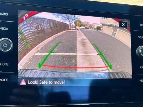 Certified 2025 Volkswagen Jetta SE image 18