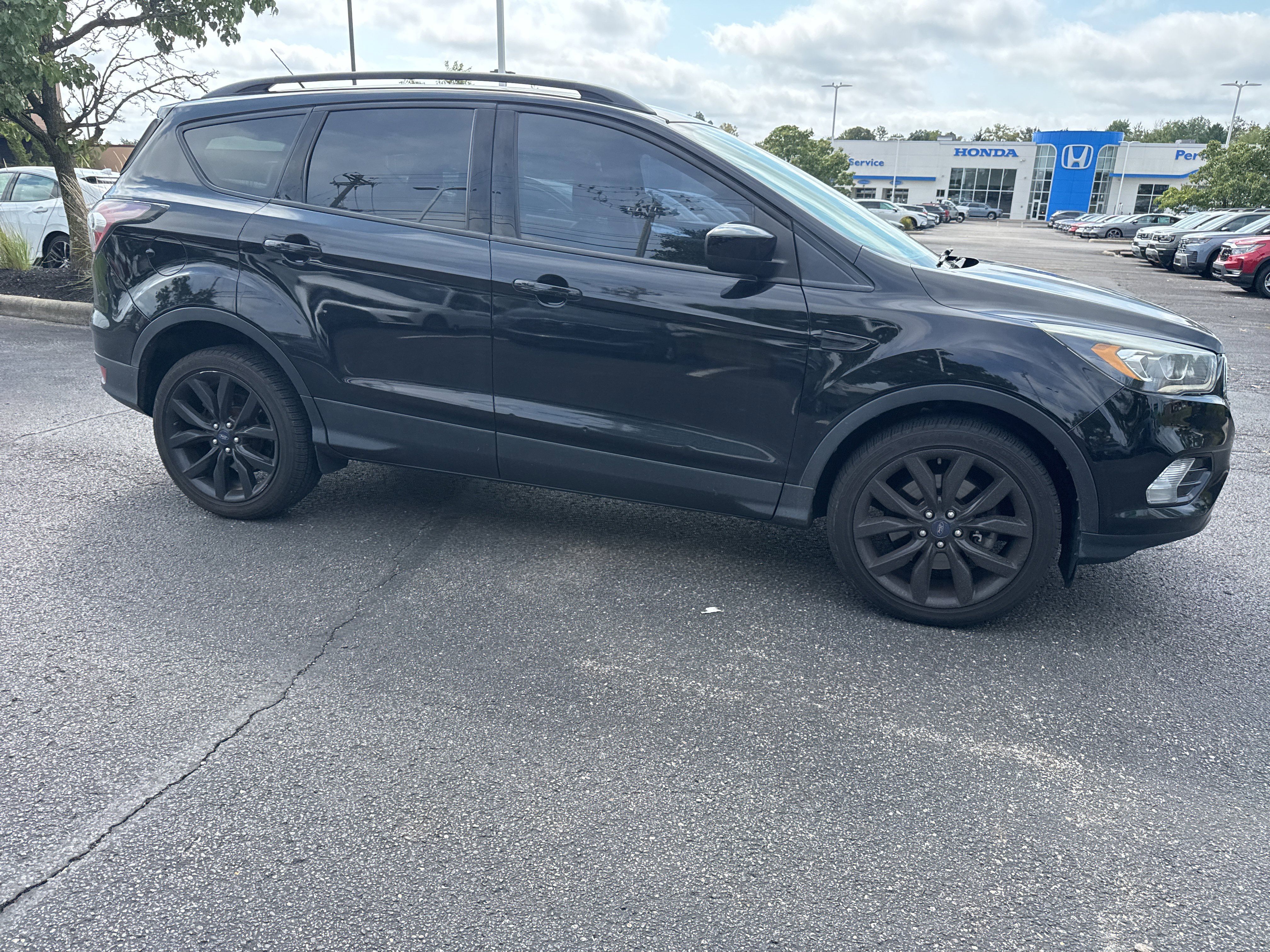 Used 2017 Ford Escape SE w/ SE Sport Appearance Package AWD/4WD image 22