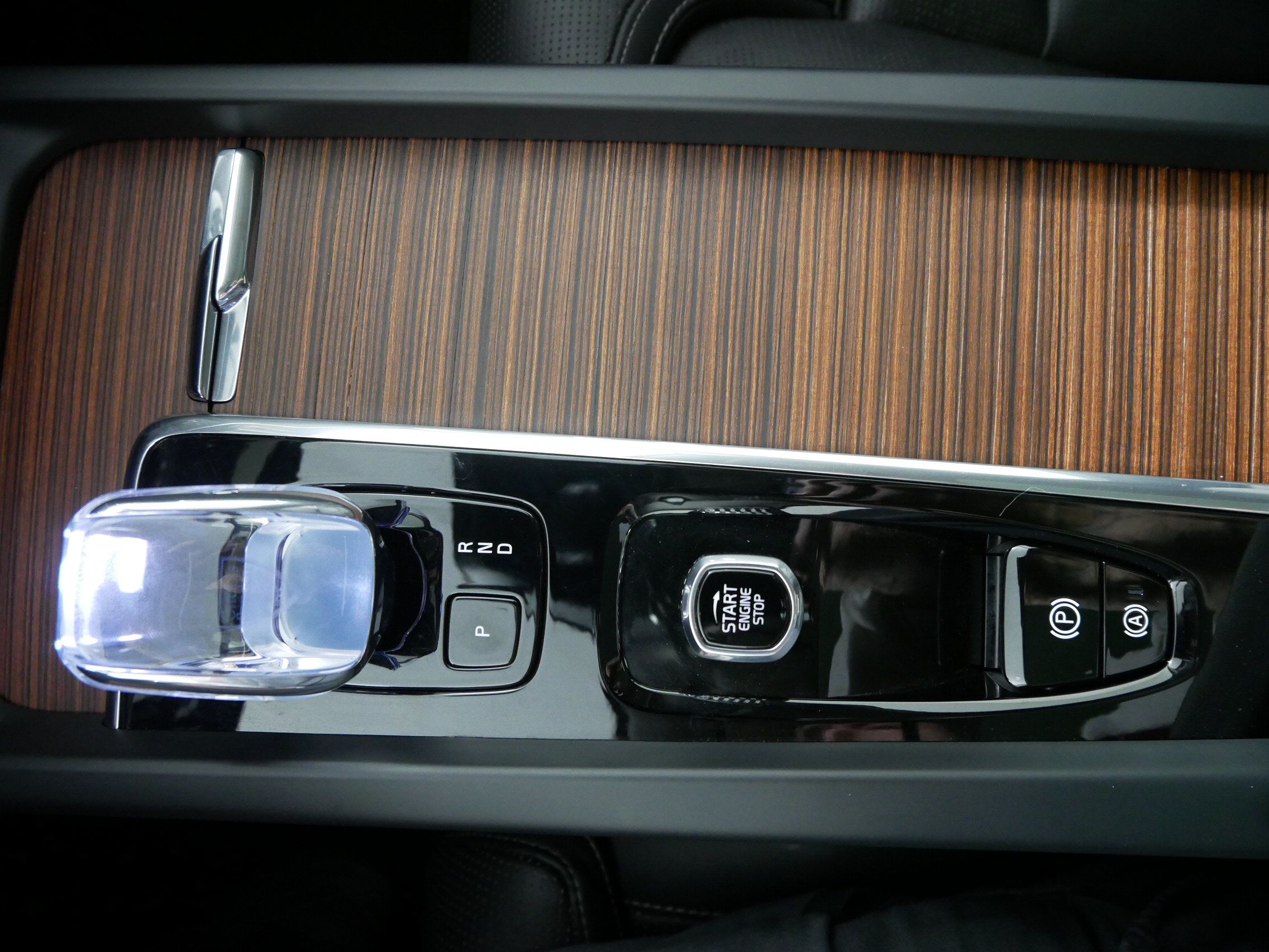 Used 2024 Volvo XC60 T8 Ultimate AWD/4WD image 25
