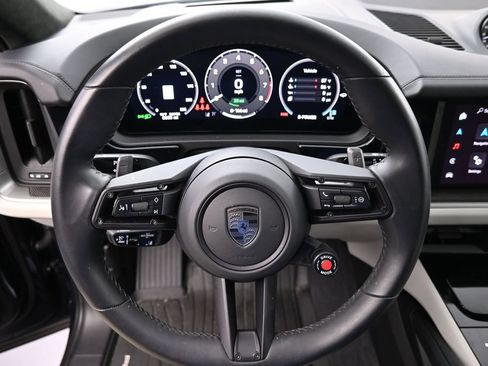 Certified 2025 Porsche Cayenne Turbo AWD/4WD image 11